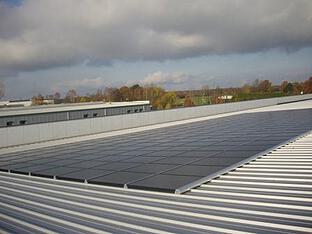 Photovoltaikanlage auf gewerblichem Gebäude